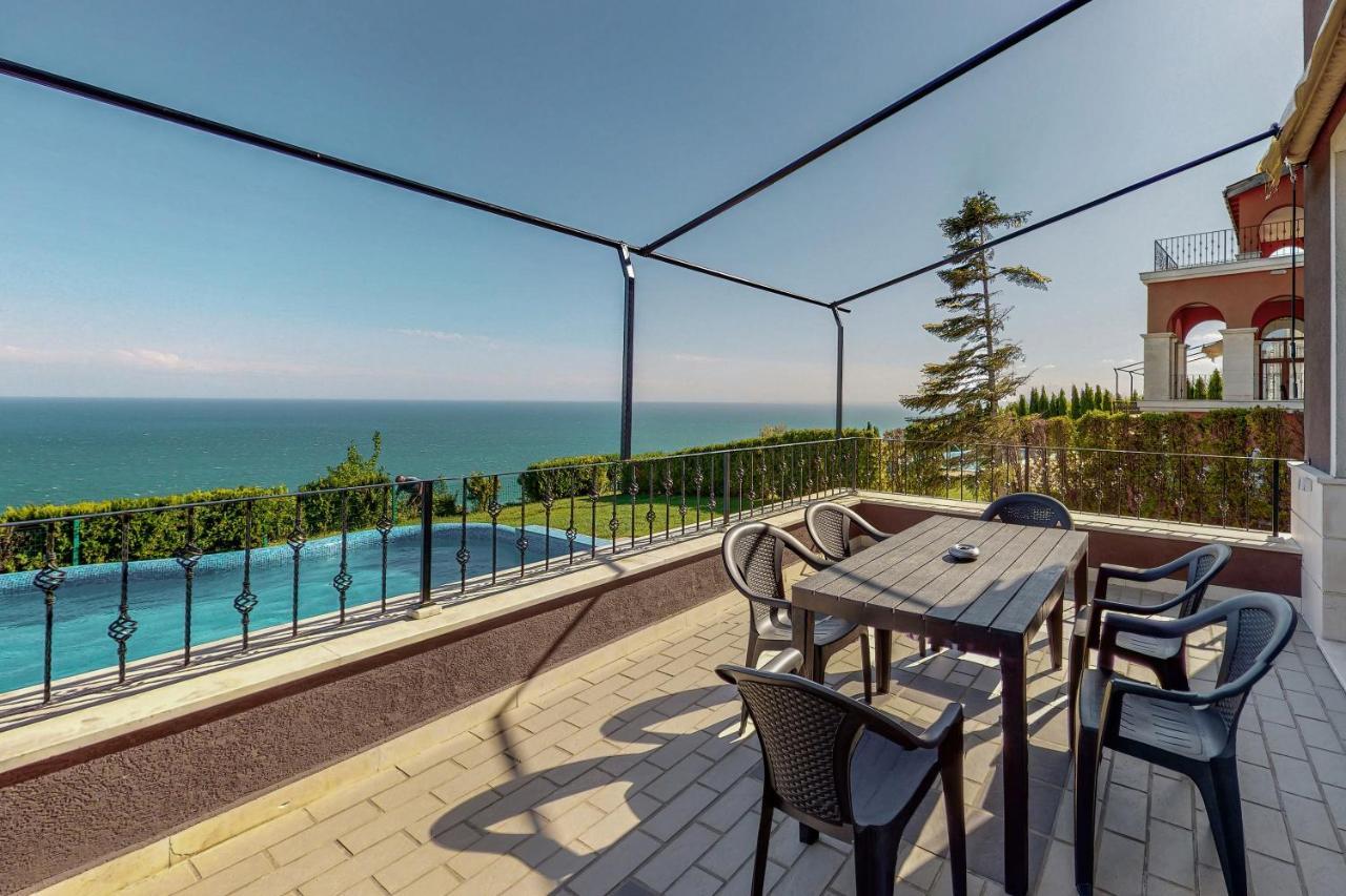 Lighthouse Luxe Estate Apart & Villas Balchik Exterior photo