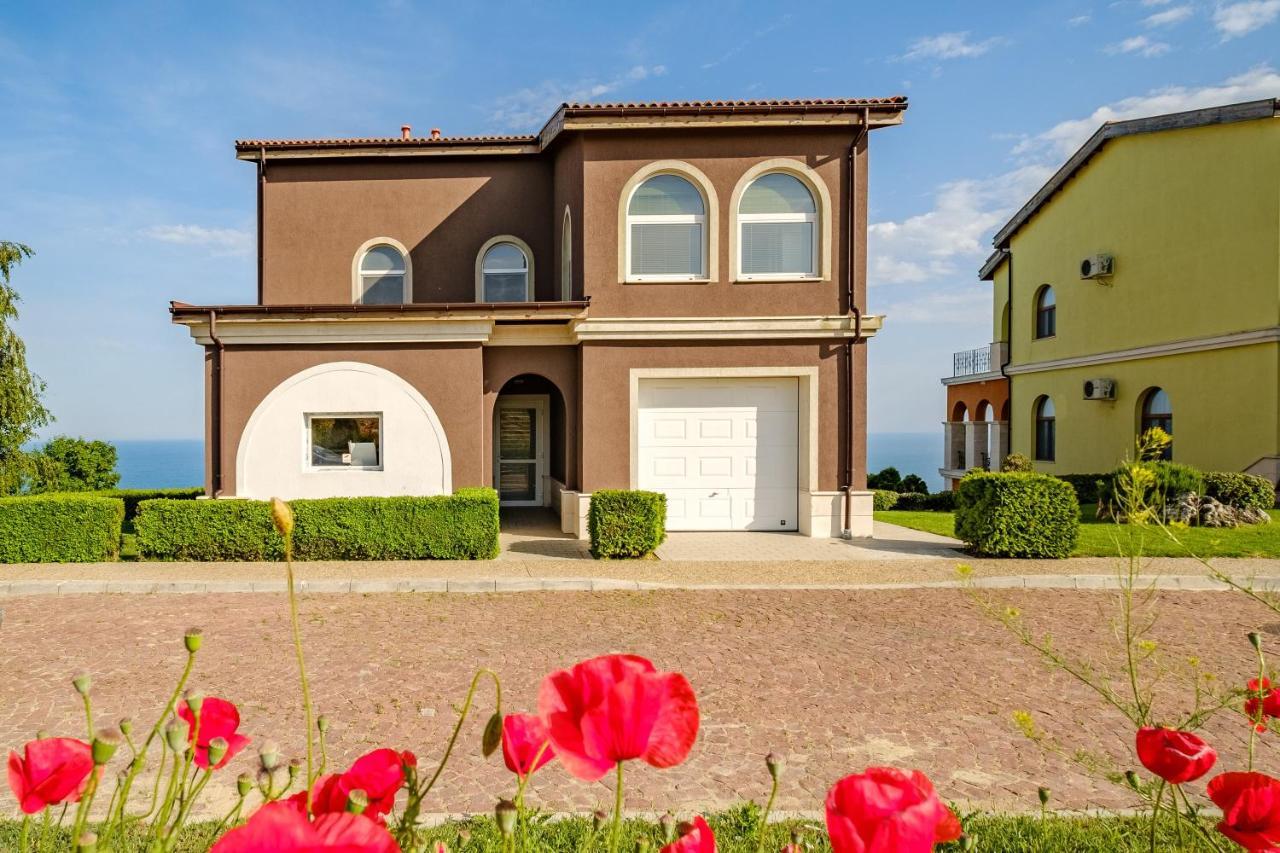 Lighthouse Luxe Estate Apart & Villas Balchik Exterior photo