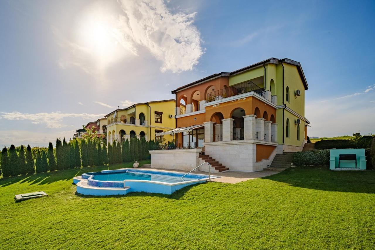 Lighthouse Luxe Estate Apart & Villas Balchik Exterior photo