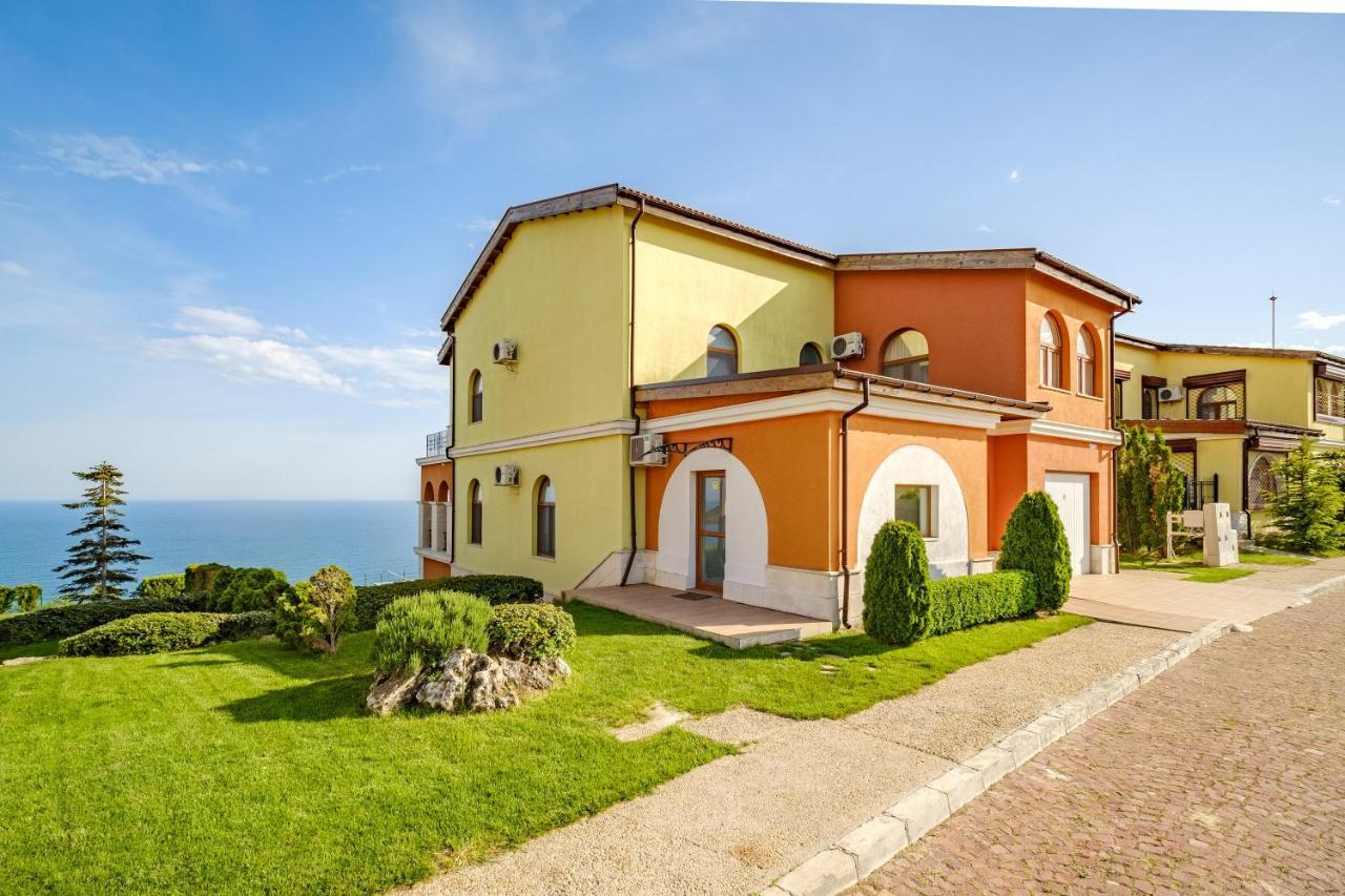 Lighthouse Luxe Estate Apart & Villas Balchik Exterior photo